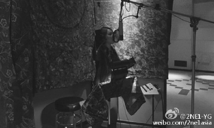 2NE1のCL、レコーディングスタジオでの写真を公開…全米デビュー大詰めか