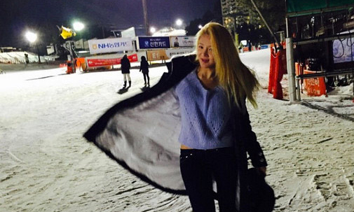 少女時代ヒョヨン、夜間スキーにご機嫌「私の好きなこと」