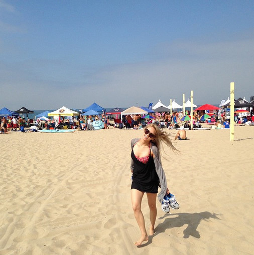 少女時代ヒョヨン､LAのビーチに立つ美女｢にこにこ｣