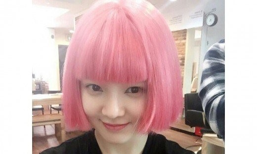 少女時代ヒョヨン、ピンク色の髪に変身!!