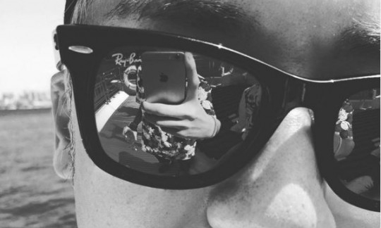 G-DRAGON、V.Iの素顔近接ショットを公開「君の目に僕がいる」