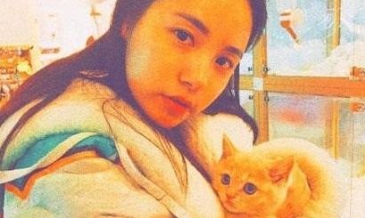 SOLの恋人ミン・ヒョリン、愛嬌溢れる猫と2ショット