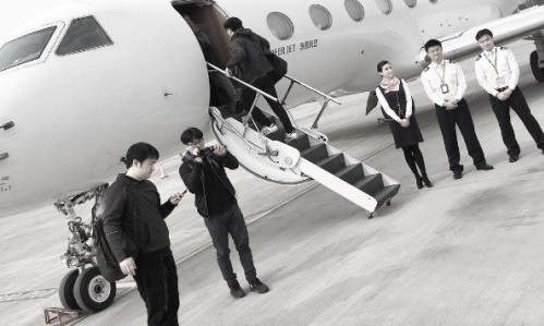 BIGBANG、専用機に乗って中国ファンに会いに行く!
