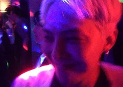 BIGBANGのG-DRAGON、明るく光る微笑み