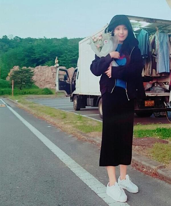 Iu 清楚なビジュアル 花よりキュート