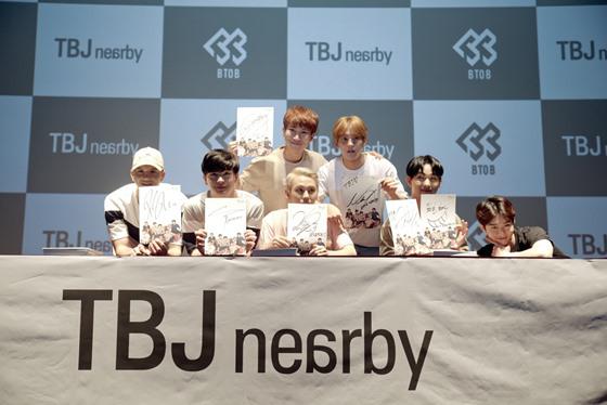 Btobの溌刺さが爆発 笑顔いっぱいのtbjファンサイン会