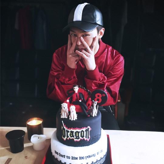 Bigbangのg Dragon 誕生日の記念サンブイ 29歳のキュート 韓流エンターテインメント
