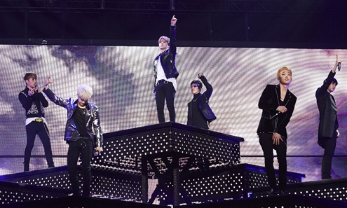 BIGBANGの系譜を継ぐ大型新人iKON(アイコン)、初の横浜アリーナ公演でツアー終幕！