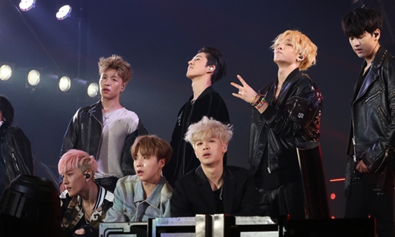BIGBANGの系譜を継ぐ大型新人iKON、初となる「東京ガールズコレクション」に大トリで出演！