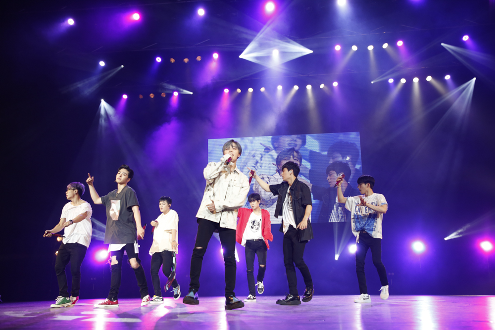 iKON(アイコン)、3年ぶりとなるファンミーティングを舞浜アンフィシアターで開催！