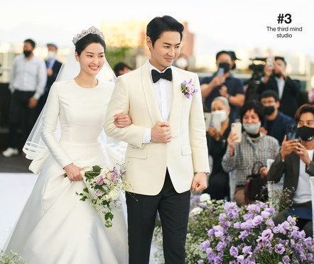 チョンジン（SHINHWA）、幸せあふれる結婚式のようすを公開
