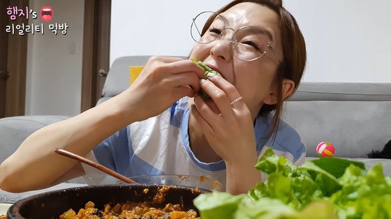 元議員もユーチューバーHamzyを応援…“キムチは韓国の食べ物”認識で中国広告会社から契約解除通告