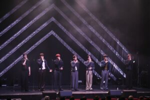 EPEX、東京で新曲「ECHO」日本初披露 ファンとの距離近い熱狂のステージ
