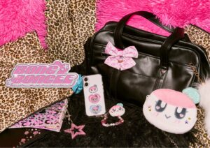 SEVENTEEN公式キャラBONGBONGEEがギャルスタイルで登場 日本オリジナルグッズ予約販売開始