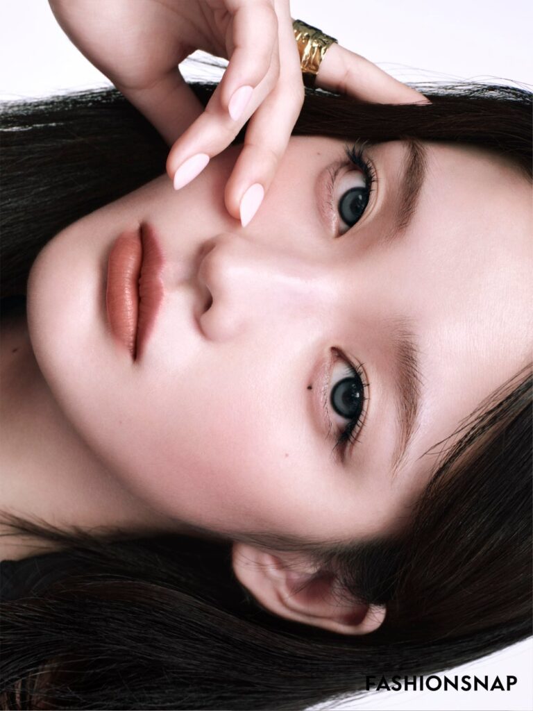 ILLIT YUNAHとIROHAが語るジバンシイ新リップの魅力 日本初ツアーでの愛用エピソードも