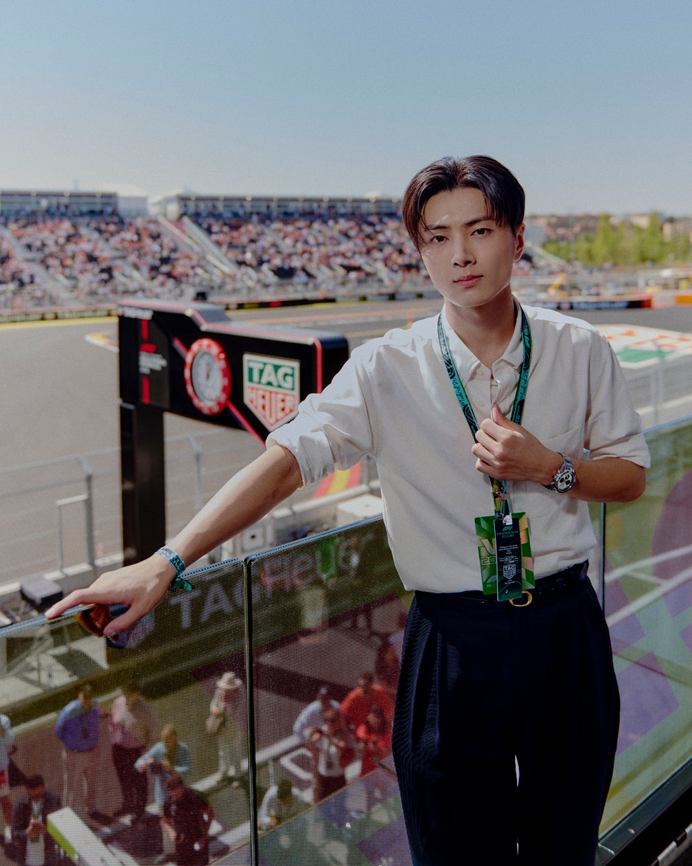 ENHYPEN JAY、F1スペインGPでタグ・ホイヤーの新作時計「カレラ クロノグラフ スポーツ」を着用