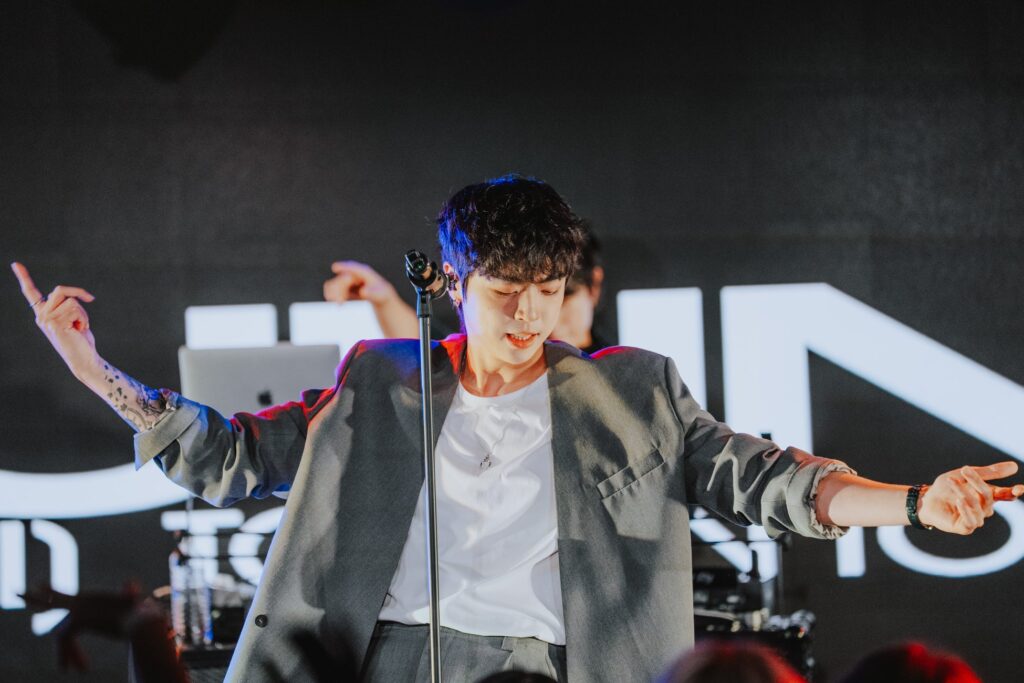 JUNNY、東京で初来日公演を開催 ソングライターとシンガーの両面で魅せたR&Bの現在地