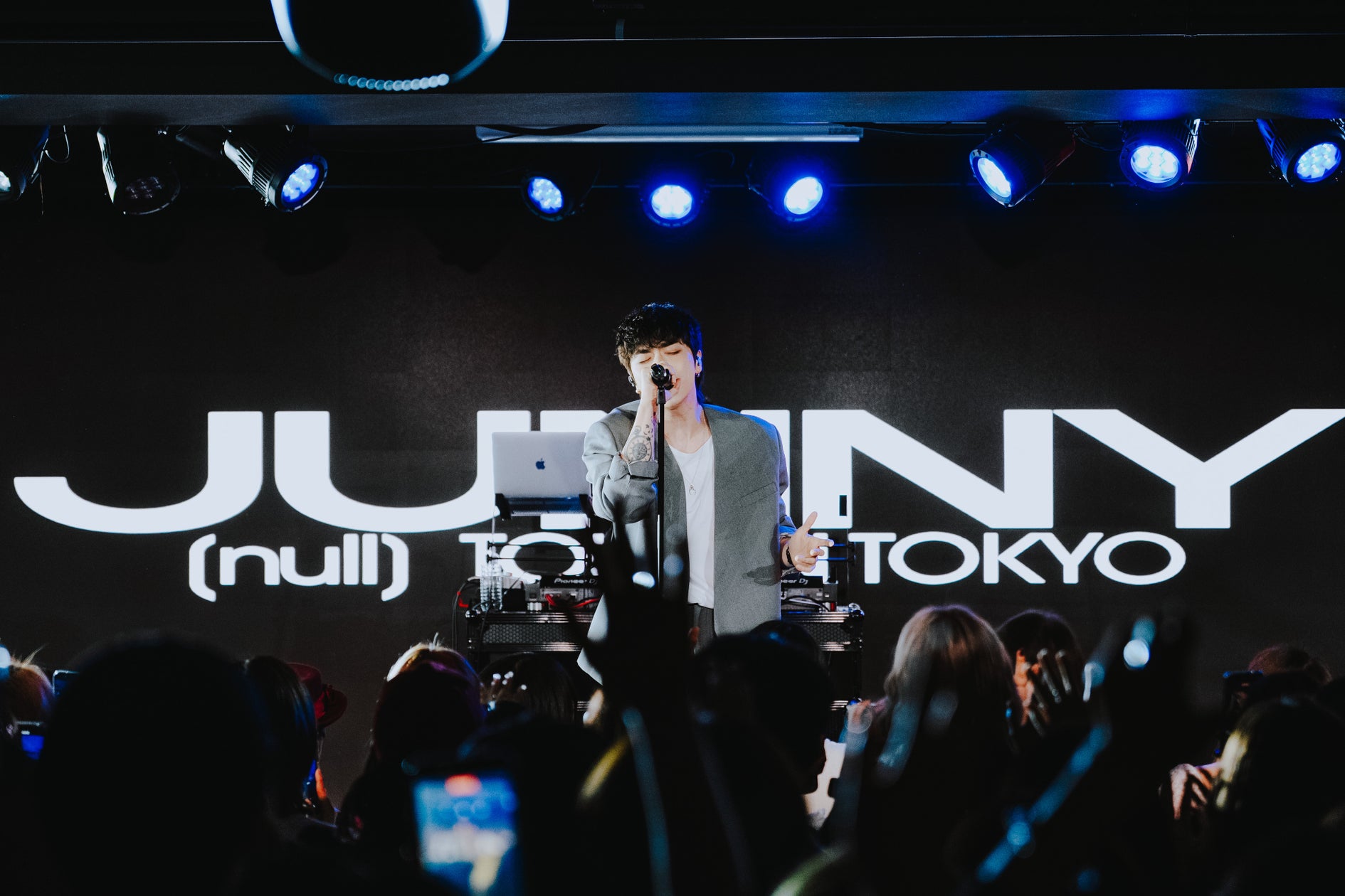 JUNNY、東京で初来日公演を開催 ソングライターとシンガーの両面で魅せたR&Bの現在地
