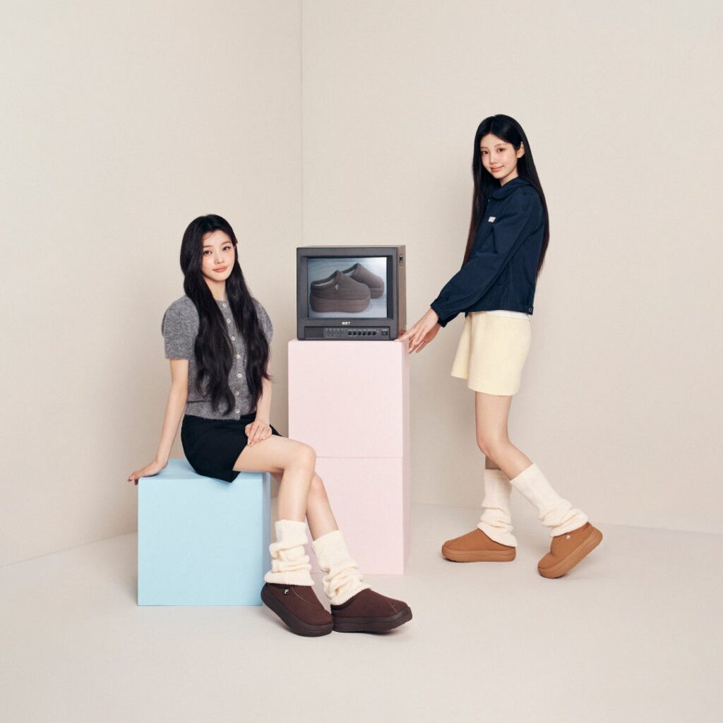 ILLIT推しの冬コーデに!FILA「PUFFER PLATFORM MULE LJ」がABCマートで発売